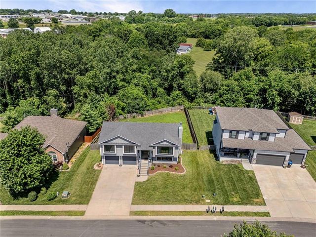 1205 Ridge Tree Lane, Pleasant Hill, MO 64080