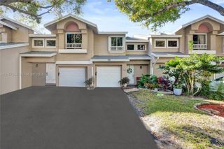 2260 W Discovery Circle W, Deerfield Beach, FL 33442