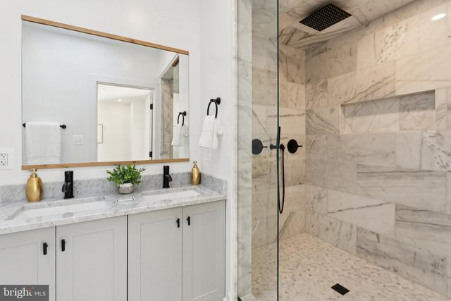 1316 BUCHANAN ST NW, Washington, DC 20011