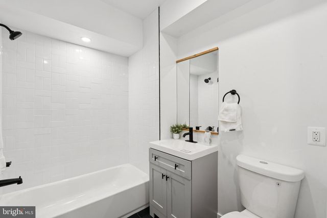 1316 BUCHANAN ST NW, Washington, DC 20011