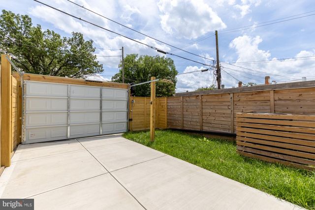 1316 BUCHANAN ST NW, Washington, DC 20011