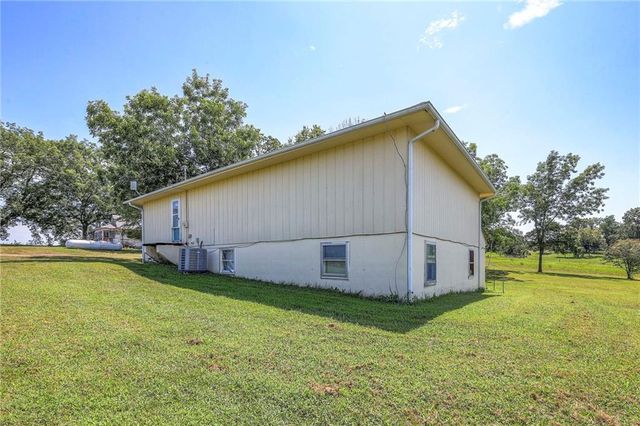 23436 Guthrie Road, Linwood, KS 66052