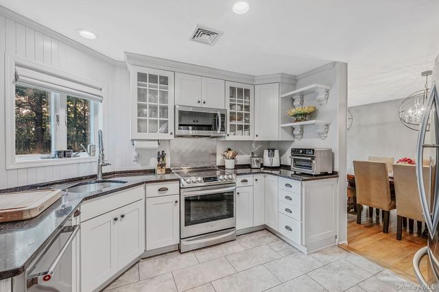 26 Kettle Hole Road, Manorville, NY 11949