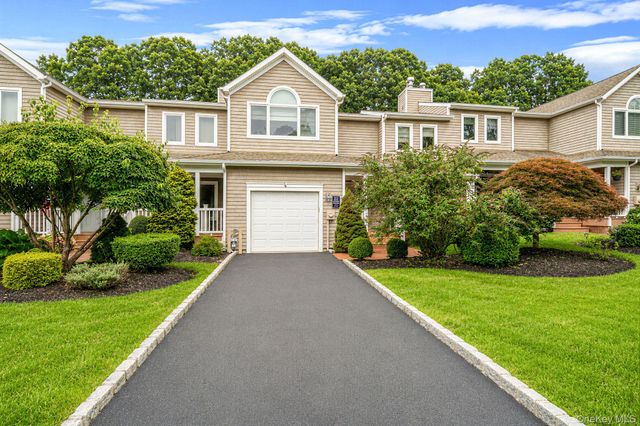 26 Kettle Hole Road, Manorville, NY 11949