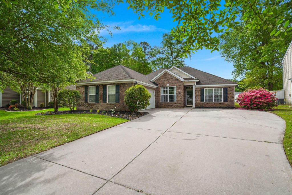 Image 3 of property listing at 4813 Harvest Moon Court, Summerville, SC 29485