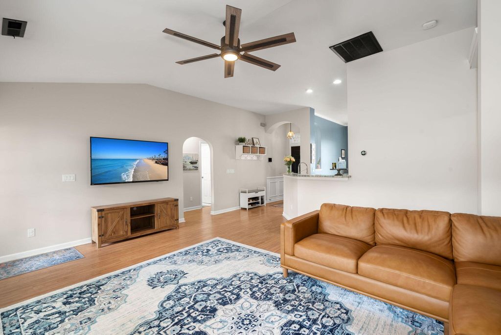 Image 6 of property listing at 4813 Harvest Moon Court, Summerville, SC 29485