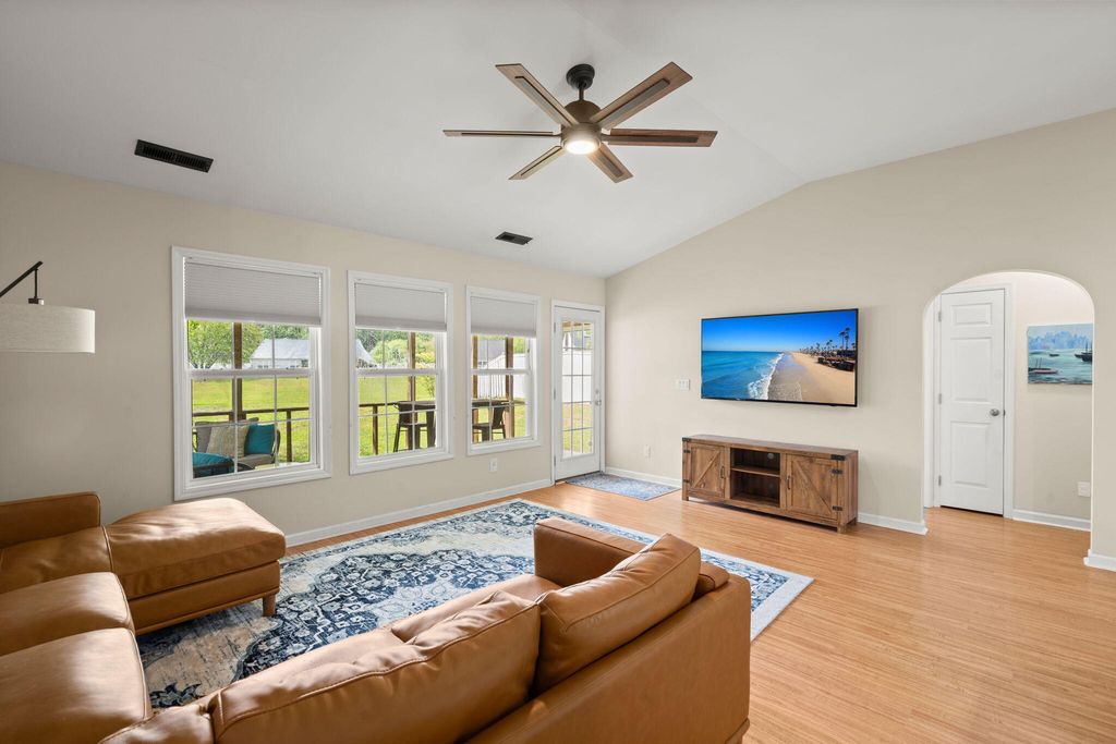 Image 7 of property listing at 4813 Harvest Moon Court, Summerville, SC 29485