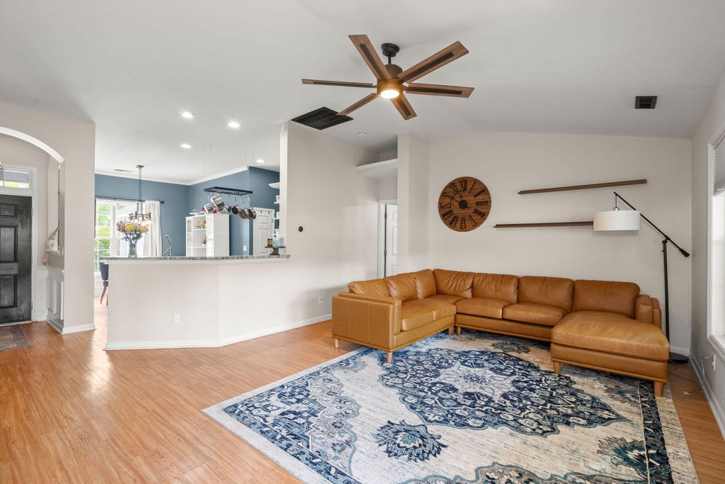 Image 8 of property listing at 4813 Harvest Moon Court, Summerville, SC 29485