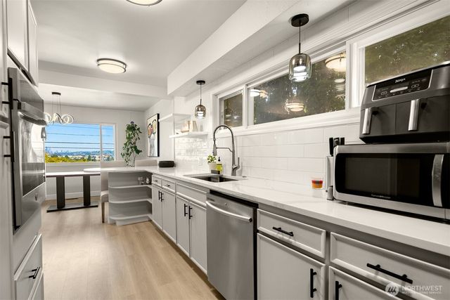 1405 S 100th Street, Seattle, WA 98168