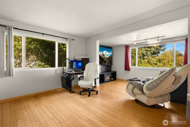 1405 S 100th Street, Seattle, WA 98168