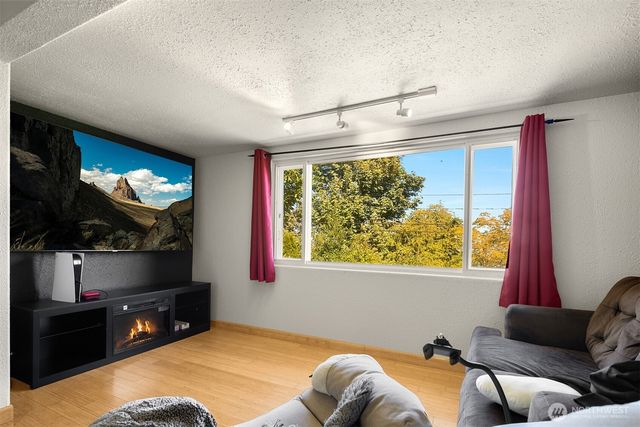 1405 S 100th Street, Seattle, WA 98168