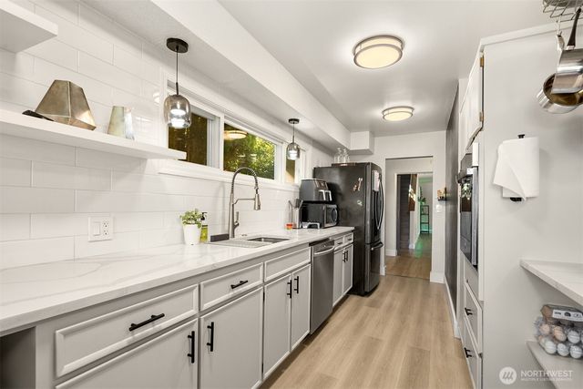 1405 S 100th Street, Seattle, WA 98168