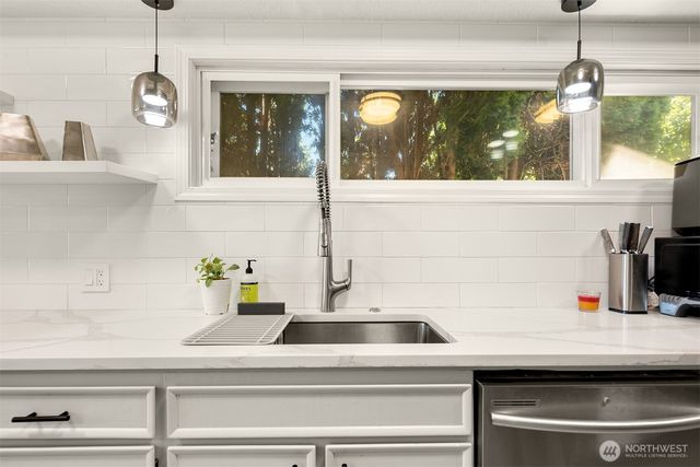 1405 S 100th Street, Seattle, WA 98168
