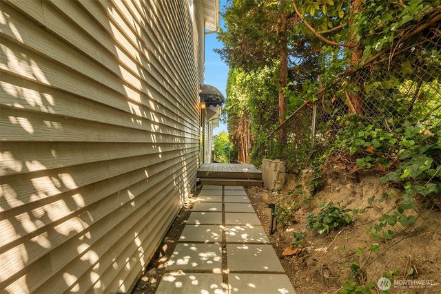 1405 S 100th Street, Seattle, WA 98168