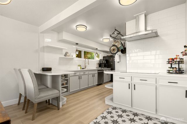 1405 S 100th Street, Seattle, WA 98168