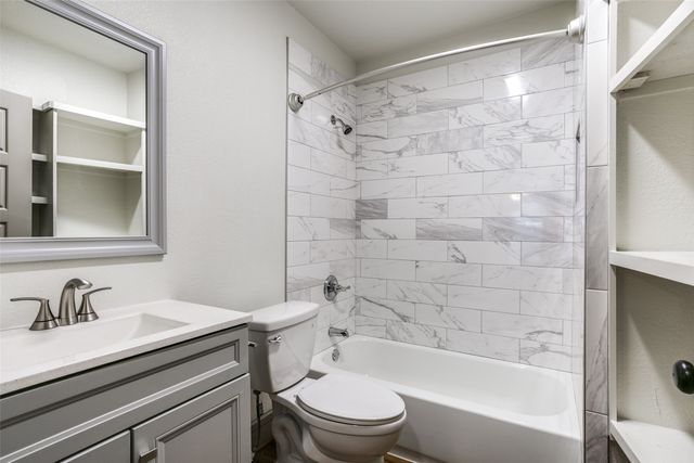 500 N Pine Street, Roanoke, TX 76262