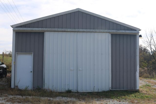 2057 E Headquarters Road, Carlisle, KY 40311