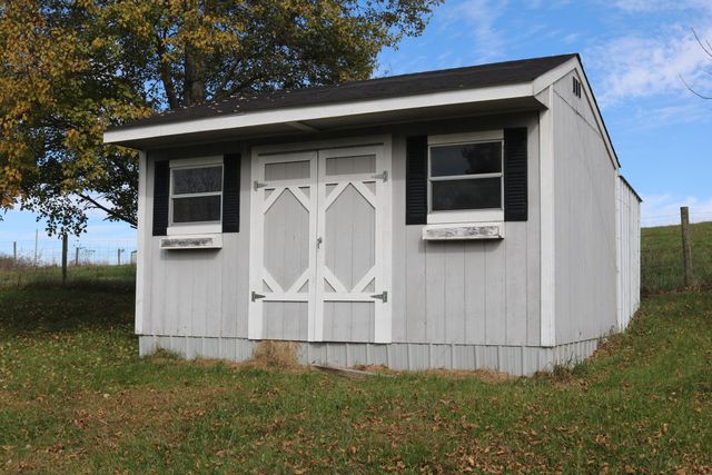 2057 E Headquarters Road, Carlisle, KY 40311