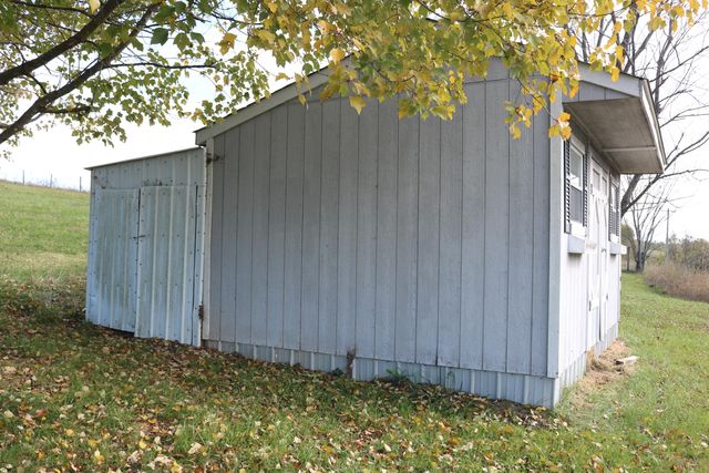 2057 E Headquarters Road, Carlisle, KY 40311