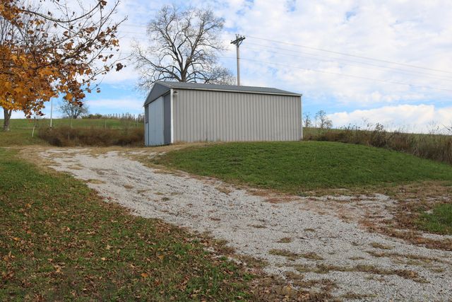 2057 E Headquarters Road, Carlisle, KY 40311