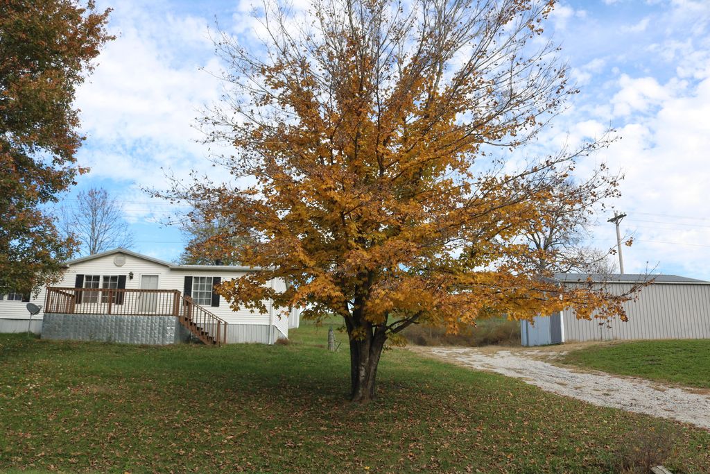 2057 E Headquarters Road, Carlisle, KY 40311