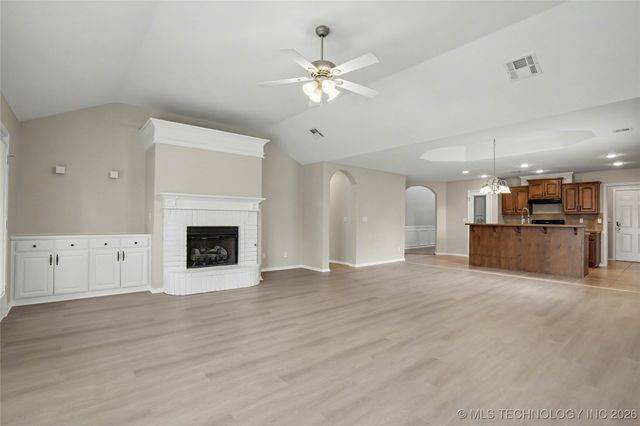 2013 W Woodbury Street, Broken Arrow, OK 74012