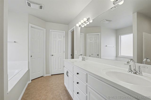 2013 W Woodbury Street, Broken Arrow, OK 74012