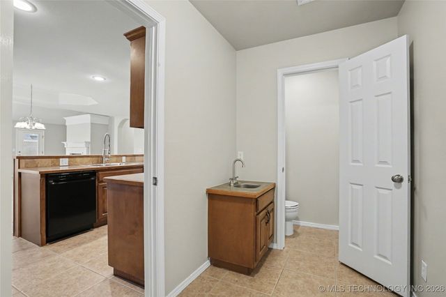 2013 W Woodbury Street, Broken Arrow, OK 74012