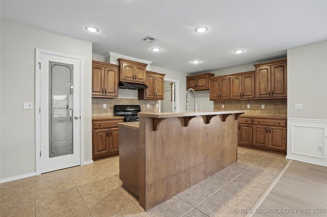 2013 W Woodbury Street, Broken Arrow, OK 74012