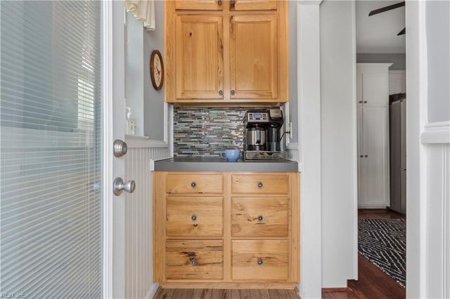21 Channel LN, Hampton, VA 23664