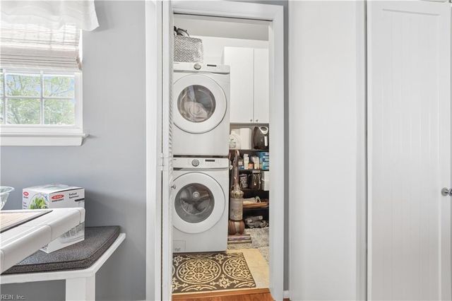 21 Channel LN, Hampton, VA 23664