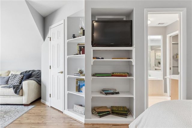 21 Channel LN, Hampton, VA 23664