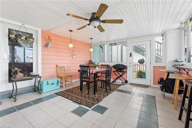 21 Channel LN, Hampton, VA 23664