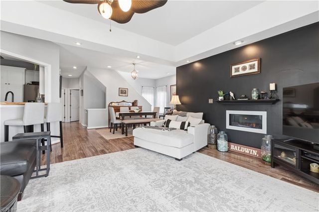 21 Channel LN, Hampton, VA 23664