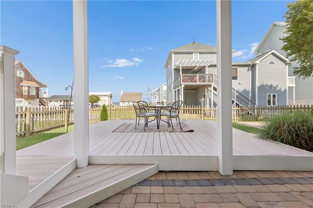 21 Channel LN, Hampton, VA 23664