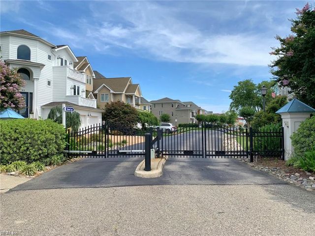 21 Channel LN, Hampton, VA 23664
