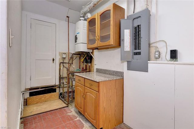 39 Westover RD, Newport News, VA 23601