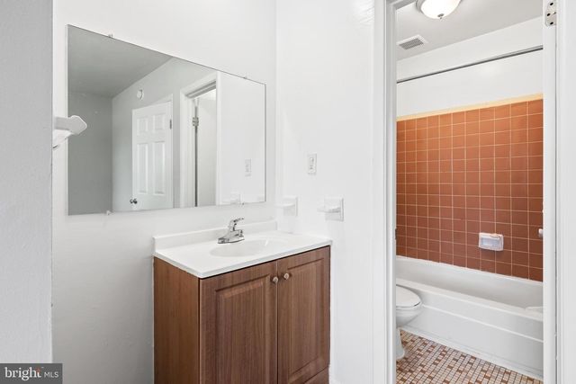 5340 C ST SE #301, Washington, DC 20019