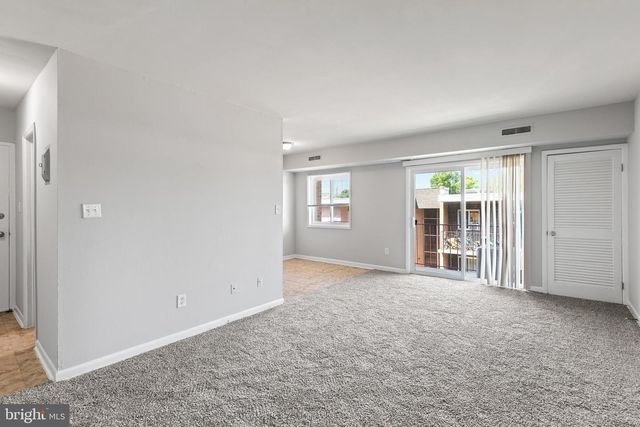 5340 C ST SE #301, Washington, DC 20019