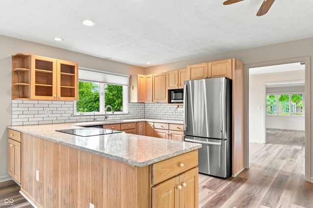 2365 Glenview Drive, Columbus, IN 47203