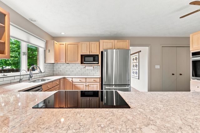 2365 Glenview Drive, Columbus, IN 47203