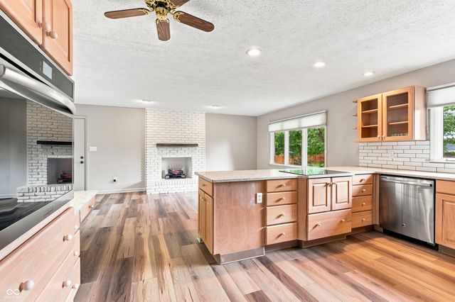 2365 Glenview Drive, Columbus, IN 47203
