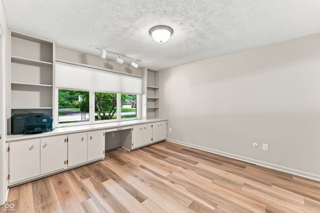 2365 Glenview Drive, Columbus, IN 47203