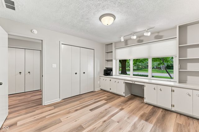 2365 Glenview Drive, Columbus, IN 47203