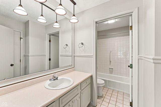 2365 Glenview Drive, Columbus, IN 47203