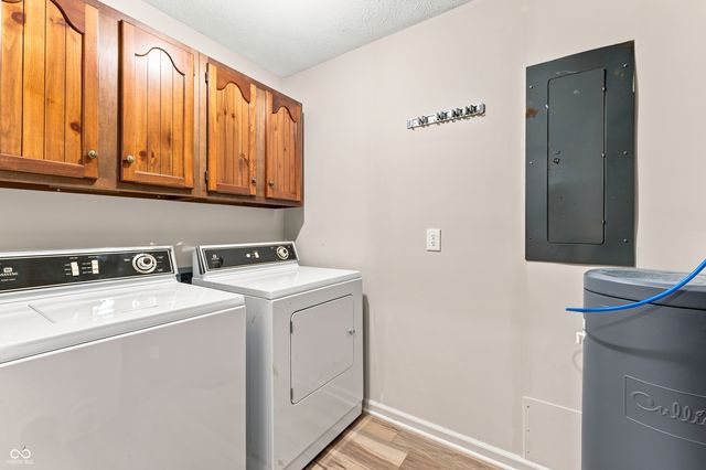2365 Glenview Drive, Columbus, IN 47203