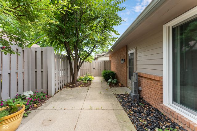 2365 Glenview Drive, Columbus, IN 47203