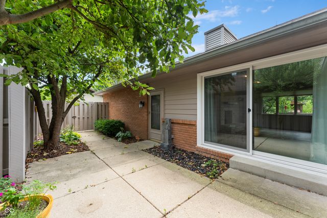 2365 Glenview Drive, Columbus, IN 47203