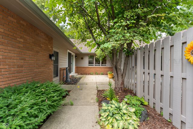 2365 Glenview Drive, Columbus, IN 47203