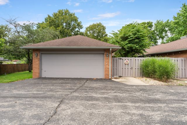 2365 Glenview Drive, Columbus, IN 47203